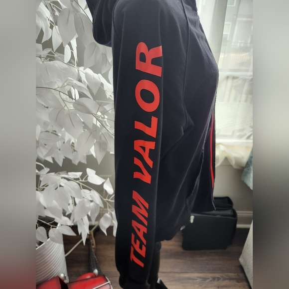 Pokemon Team Valor Hoodie Womens Size Medium - Picture 2 of 6